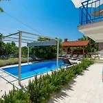 Вилла Nina Rose Boutique Ловран